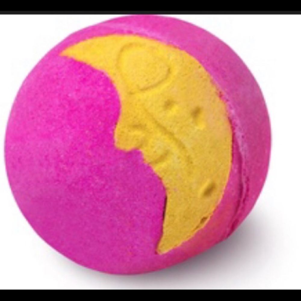 BRAND NEW Lush Angel’s Delight Bath Bomb